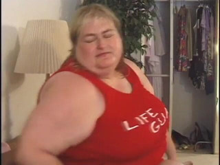 Best Butts: Blonde BBW seduces hunk to bang her in bed