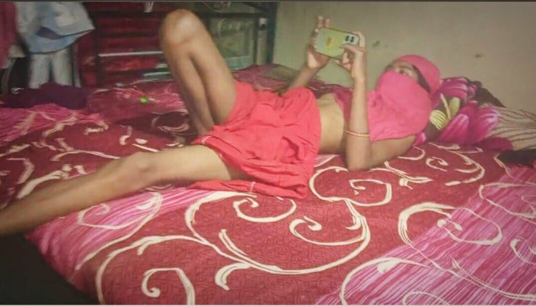 Premi pooja: Ngentot di rumah tua di hutan, mereka berdua lagi asik...