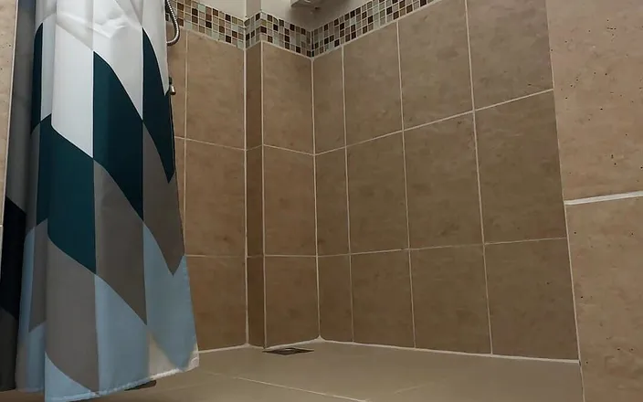 SweetLucy96: Shower Alone - No Sound