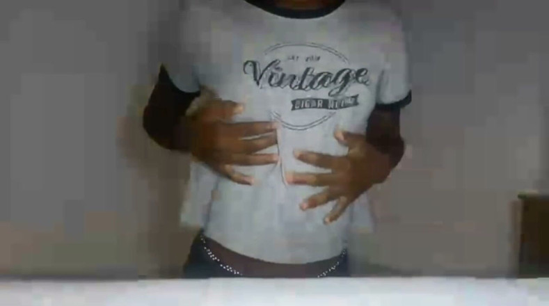 BrownGurl234: Žhavá sexy petite ve zpomaleném záběru s naolejované křivky a...