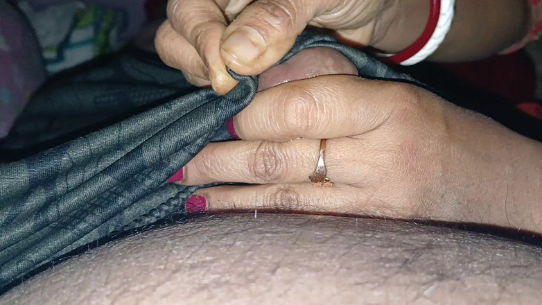 Anguribhabi: Uff, meine stiefmutter ist so anspruchsvoll