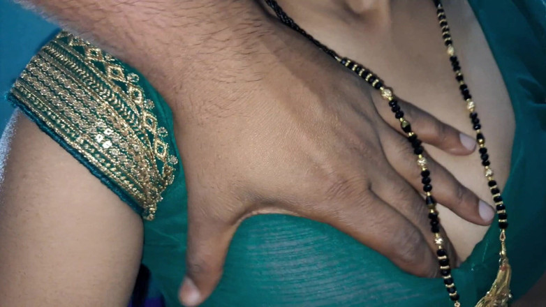 xshika: Une bhabhi indienne sexy suce une bite en vert