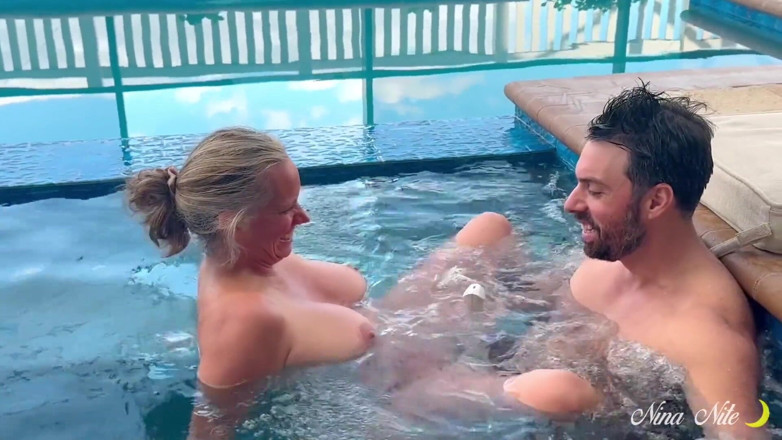 Nina Nite: Nina Nite Has Lots of Wet Fun!
