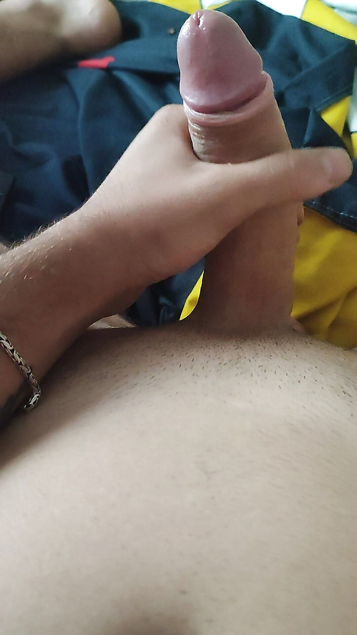 Badboy234: Rilascio il mio sperma sulla tua faccia