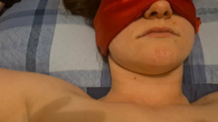 Mr D and Miss C: Mladá přítelkyně přivázaná k posteli a škádlení