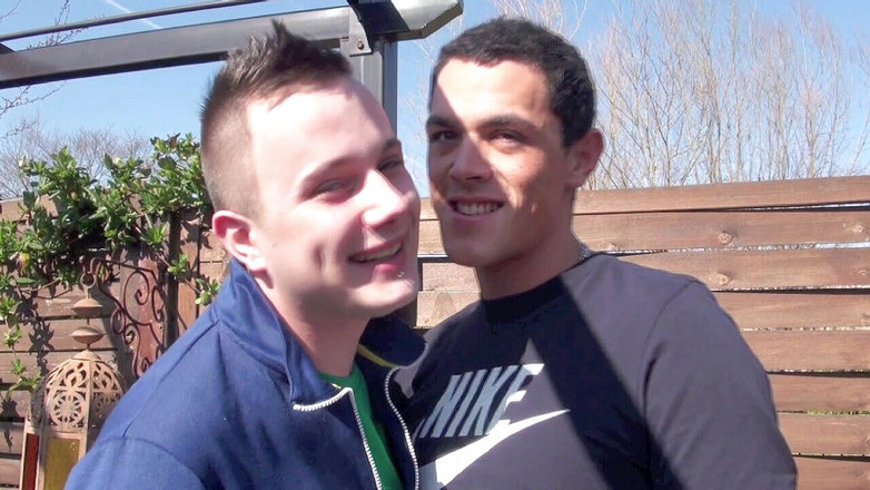 FRENCH PORNSTARS FUCKERS: Fucked przez swojego najlepszego przyjaciela puszczać ogród na świeżym powietrzu