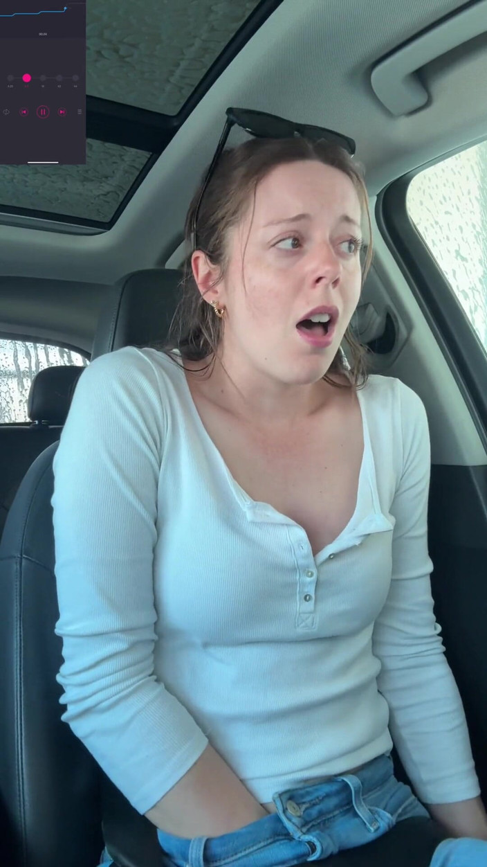 Nadia Foxx: Ensuciarse en el lavado de autos