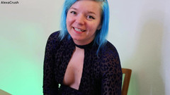 AlexaCrush: Дрочка руками потайки за обіднім столом