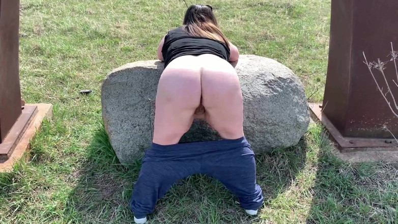 SexyNEBBW: Sexy bbw exhibicionistka šuká s kamionem