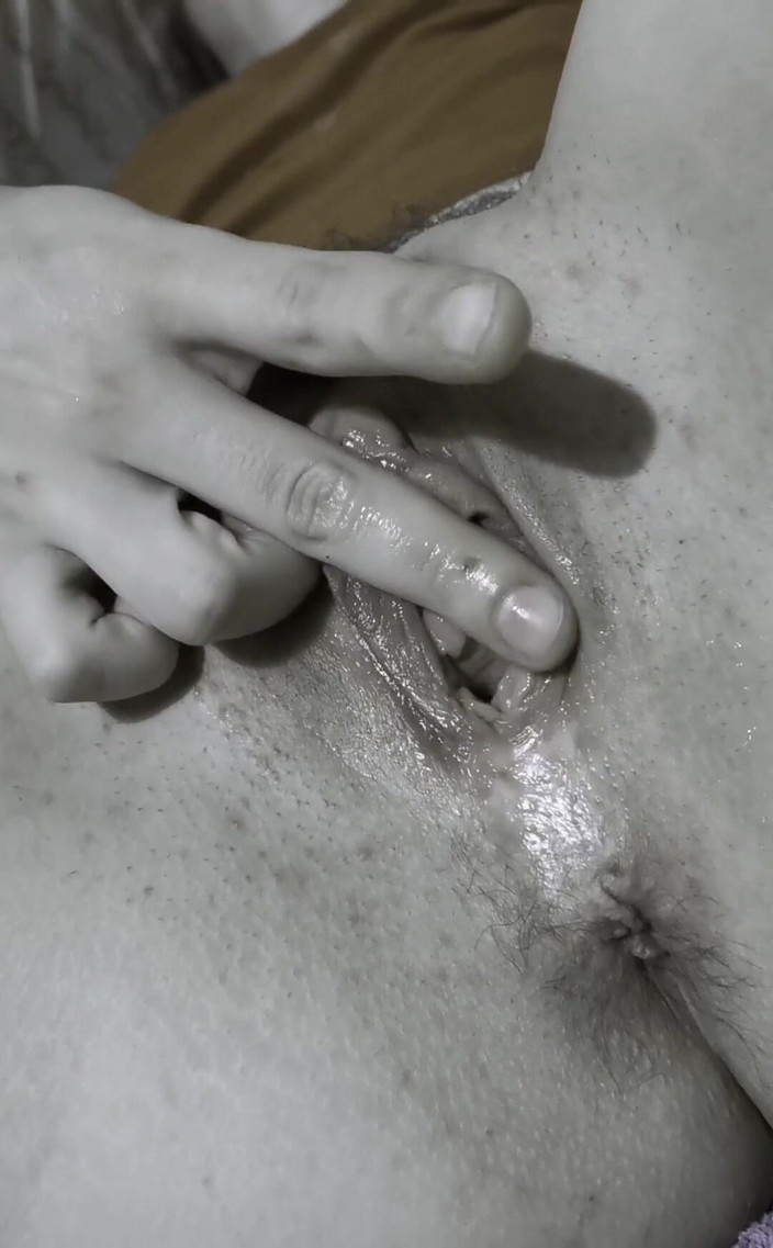 Akasha7: Černá a bílá vypadá úžasně kundička, Mokrá!!