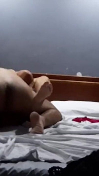 Šukání a lízání kundičky velkého zadku latiny sousedky, velmi nadržená jezdí na mém péru, dokud nevyčerpá všechno sperma