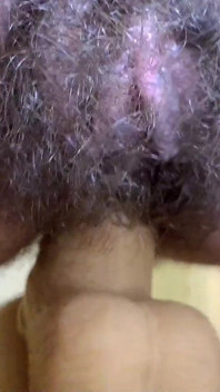 Büyük dildo ile anal yakın çekim
