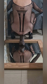 МММ, это на самом деле очень горячо трахаться перед зеркалом!