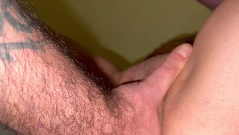 Elena917: Menarik puting, ternganga, pukulan kelentit, fisting dan memancut mani rakaman...