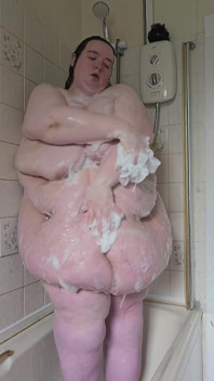 Smyslná sprcha bohyně SSBBW část 1