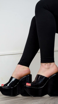 Koleksi sepatu milf y2k black paten wedges - dame olga
