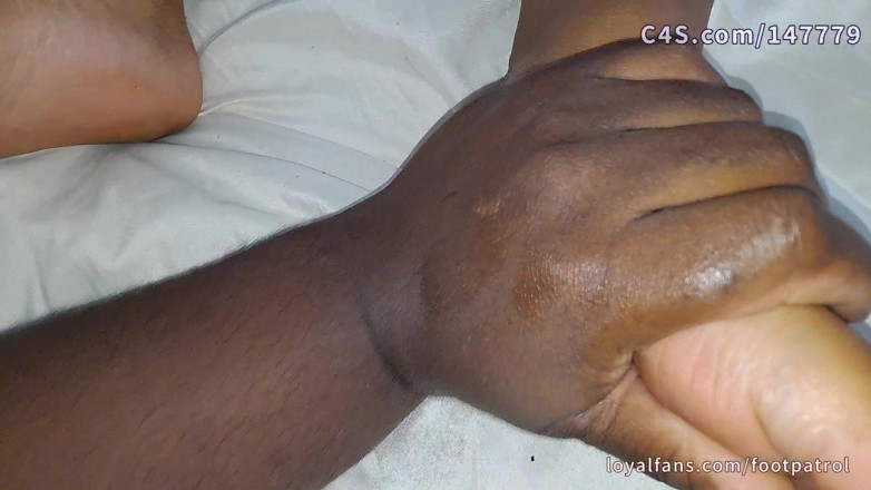 Foot Patrol: Masseuse Gets Her Redbone BBW Feet, Belly, N Titties Sucked...