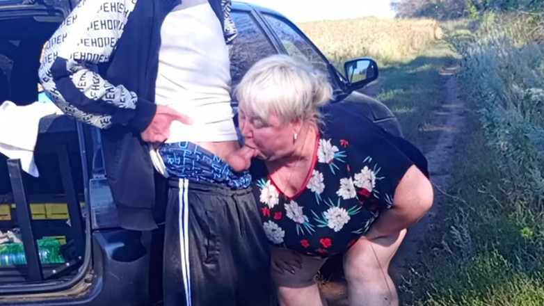 Zona901: Stepmom Holds My Dick While I Pee and Then Sucks...