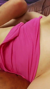 Dreier mit Louise jenson, eine schlampe mit zwei provokatativen möpsen und brünette haare liebt es, harten sex mit zwei schwänzen zu haben