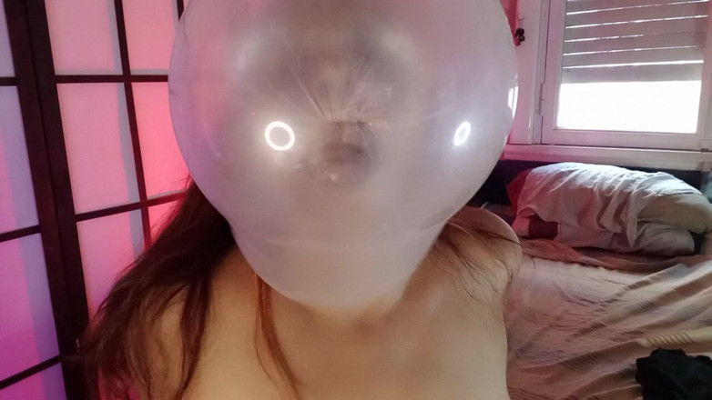 melu_world: Pink Bubblegum Nude Chewing - Bunny Looner