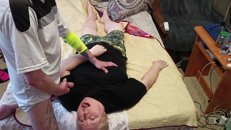 Zona901: Honím si ptáka a šukám macechu do pusy, abych se na...