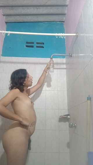 Femboy from Colombia: Tento okamžik o samotě v koupelně si máme užít