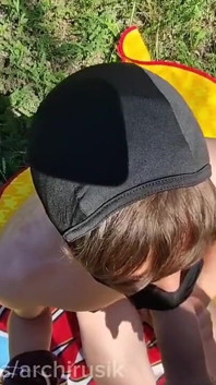 Cocky Cizinec se snaží svádí mě na silnici, dostane ptáka do zadku a do úst.