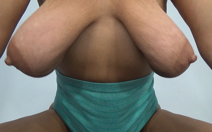 AnnaBUST: Amazing Saggy Tits Riding a Dildo