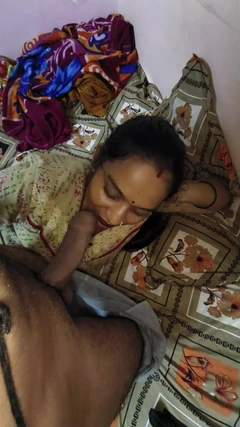 A Beautiful Aunty Invited Me for Sex Before Bed