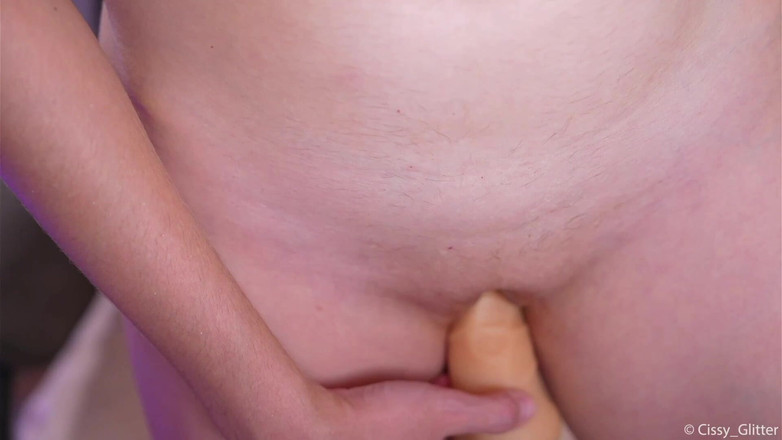 Cissy Glitter: Ngentot dildo - close up