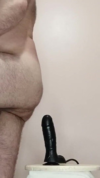 Scopo il culo con un grosso dildo nero 1