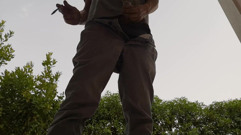 Rafael Torreano: Sigara içerken açık havada hızlı mastürbasyon