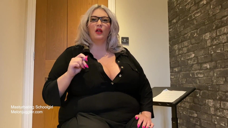 Melon Juggler: Supersize huge boobs Simone Stephens