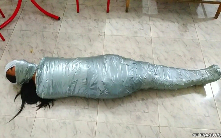 Selfgags Latina Bondage: 被羞辱包住！