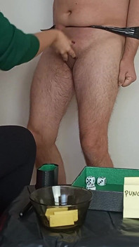 Một trò chơi của dice, nhưng đó là ballbusting!