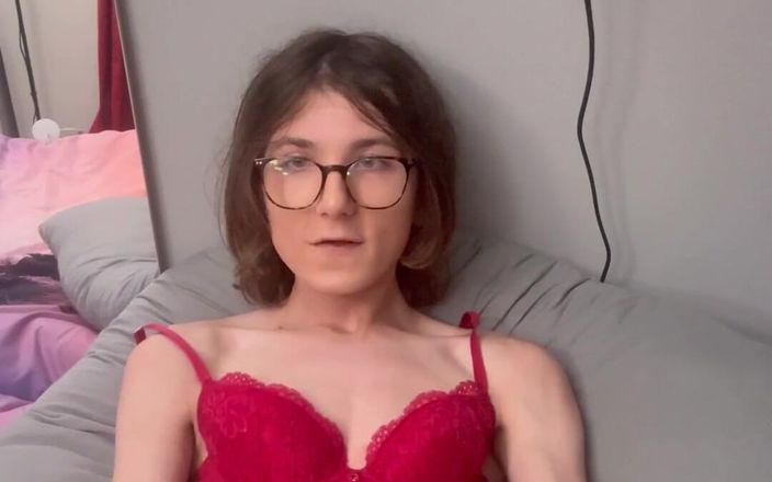 Kris Rose: Fată transsexuală obraznică ejaculează pentru prima dată