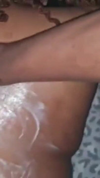 डैडी मुझे अद्भुत जुनूनी सेक्सौल मालिश दे रहे हैं