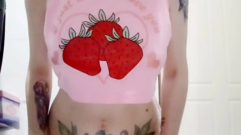 WhiteGoddessAlinaXXX: Rekaman seks adik tiri lagi kencing