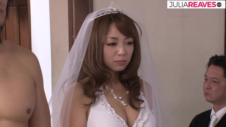 JapaneseHub: Une mariée excitée se fait baiser par un gang après...