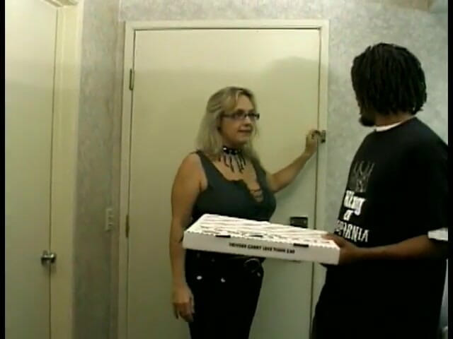 First Black Sexperience: Black guy working as pizza delivery provides feel bored aged...