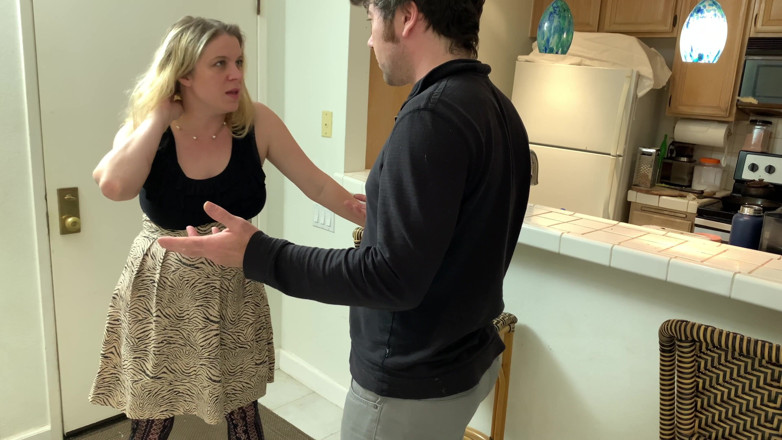 Erin Electra: Stepmom Helps Stepson Stay Home on Quarantine