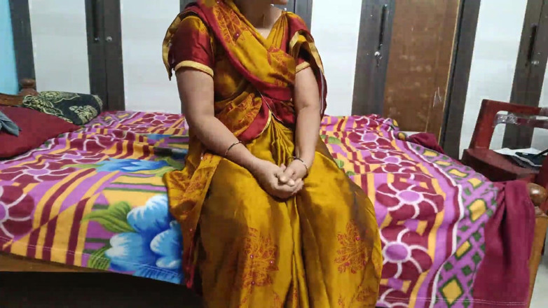 Sexy sindu: Sindu Bhabhi în sari sex cu Devar în dormitor