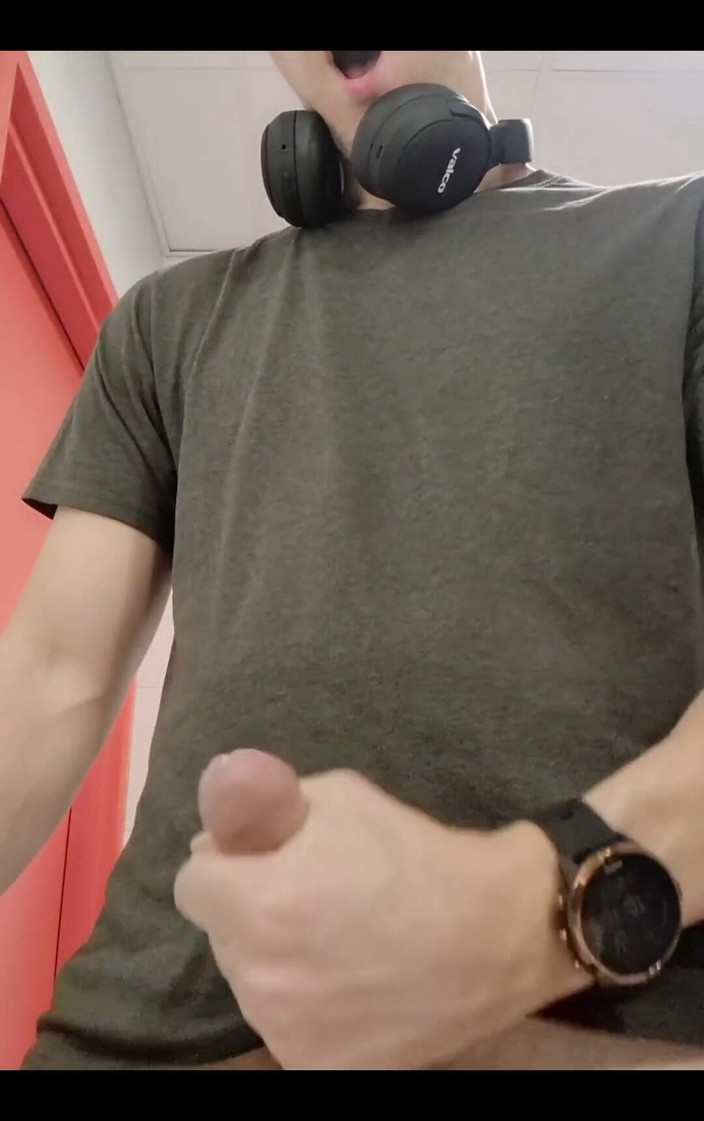 Awesome A: Aku dientot habis-habisan sama banyak cowo di gym
