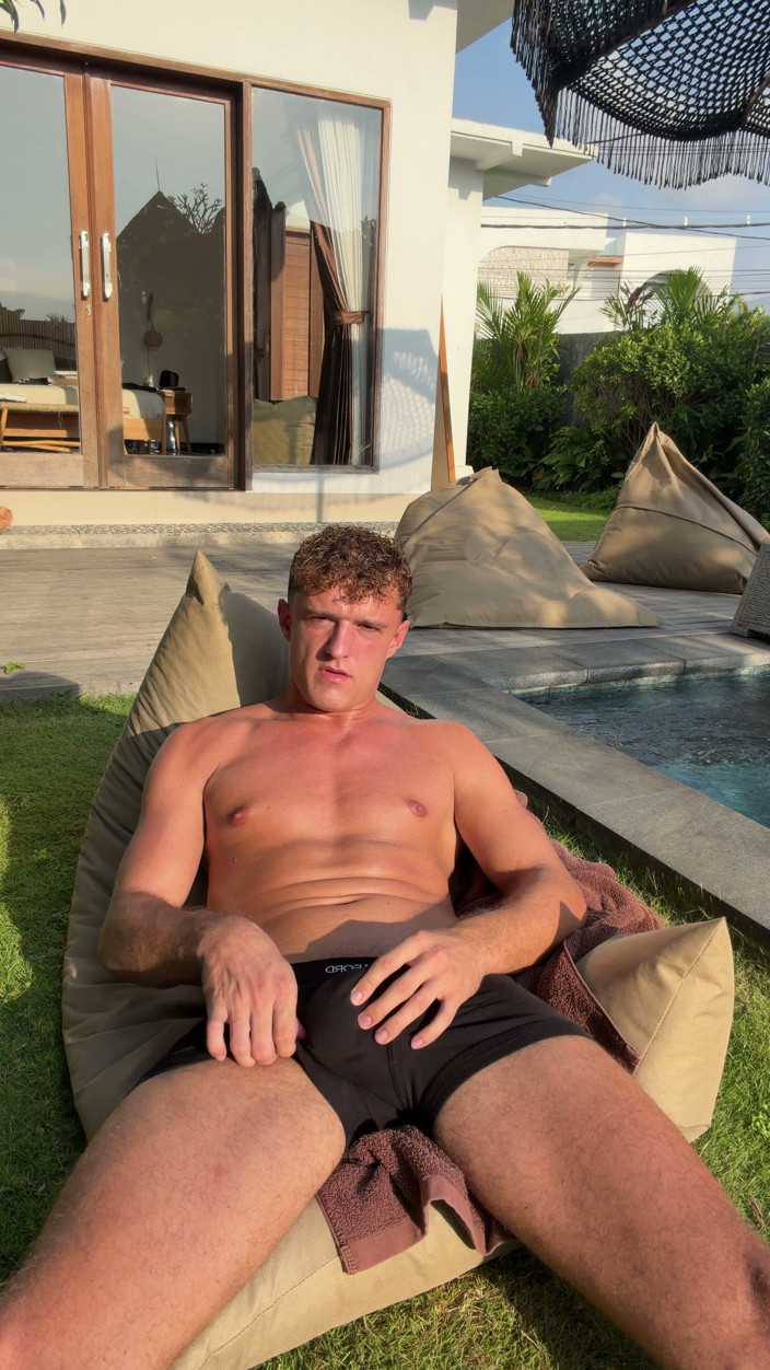 Jak White: Mi hai trovato in piscina ad annusare la tua biancheria...