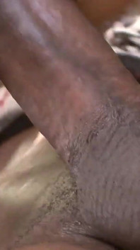 Teen Jamie Elle šuká černého ptáka do pusy a udělá ho
