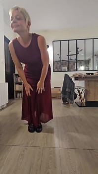 Acessórios Sensuais Com Uma Sacanagem Madura MILF