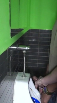 Pelacur disetubuhi barback oleh latino langsung di toilet