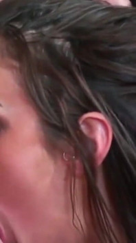MILF สาวเซ็กซี่มีรอยสักโดนหนุ่มหัวล้าน Derrick Pierce เย็ดมันส์