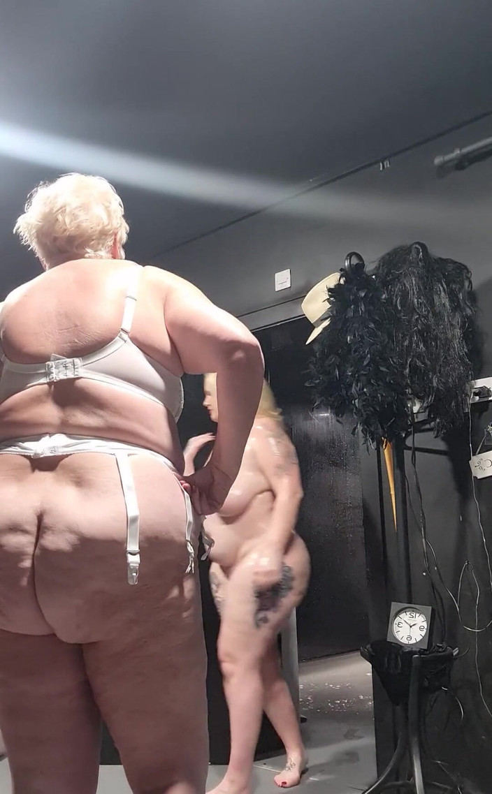 Uk Joolz: Schau zu, wie ich und das schöne Klane-model im studio...