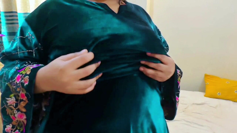 Your Boy's Cum: Niegrzeczna przyrodnia siostra drażni przyrodniego brata z jej soczystą napalona...